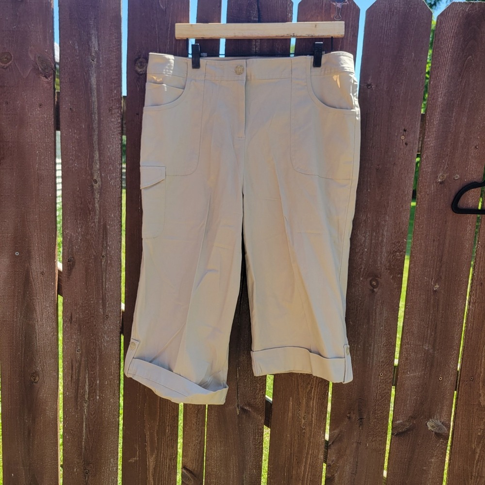 IZOD Cropped Pants Beige‎ Cargo Style 12 NWOT